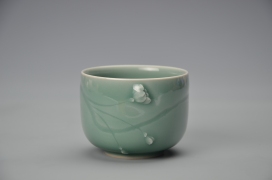 梅子青刻海棠花品茗杯